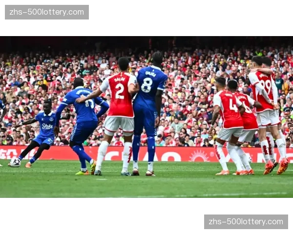 “即时战报：阿森纳 vs 曼城天王山之战，上半场0-0闷平”